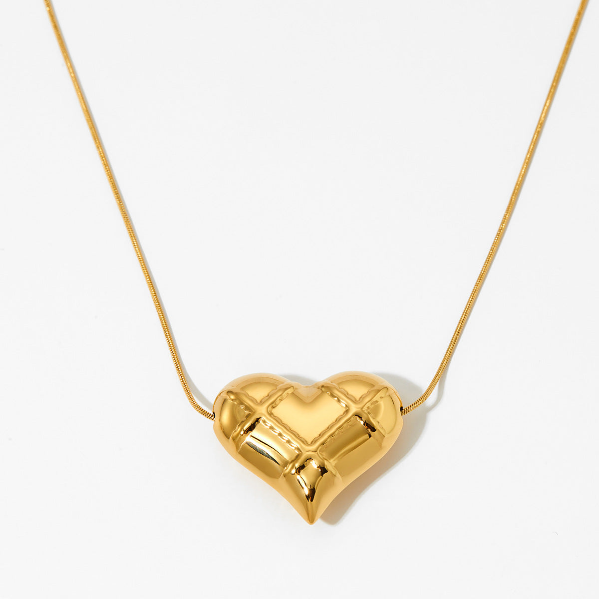 Hollow Plaid Heart-shaped Pendant Necklace, High-quality Stainless Steel Jewelry for Women