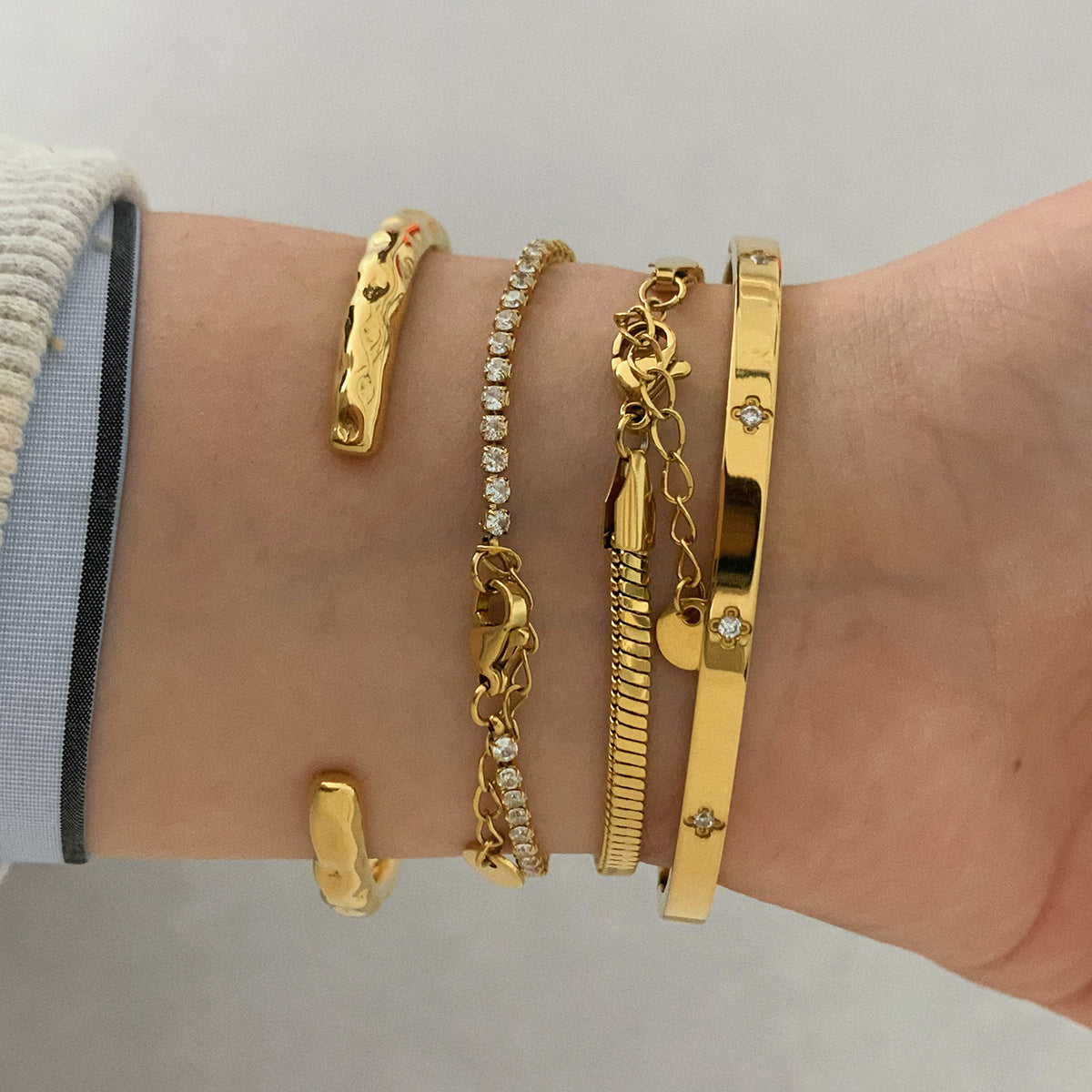 Stackable Irregular Textured Heart-shaped Bracelet Set Made of Stainless Steel Vacuum Plated Bracelet
