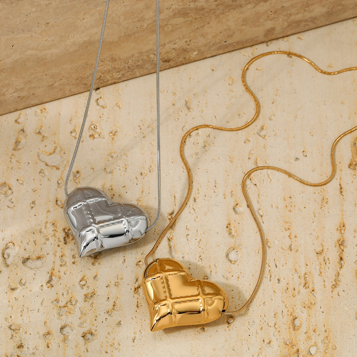 Hollow Plaid Heart-shaped Pendant Necklace, High-quality Stainless Steel Jewelry for Women