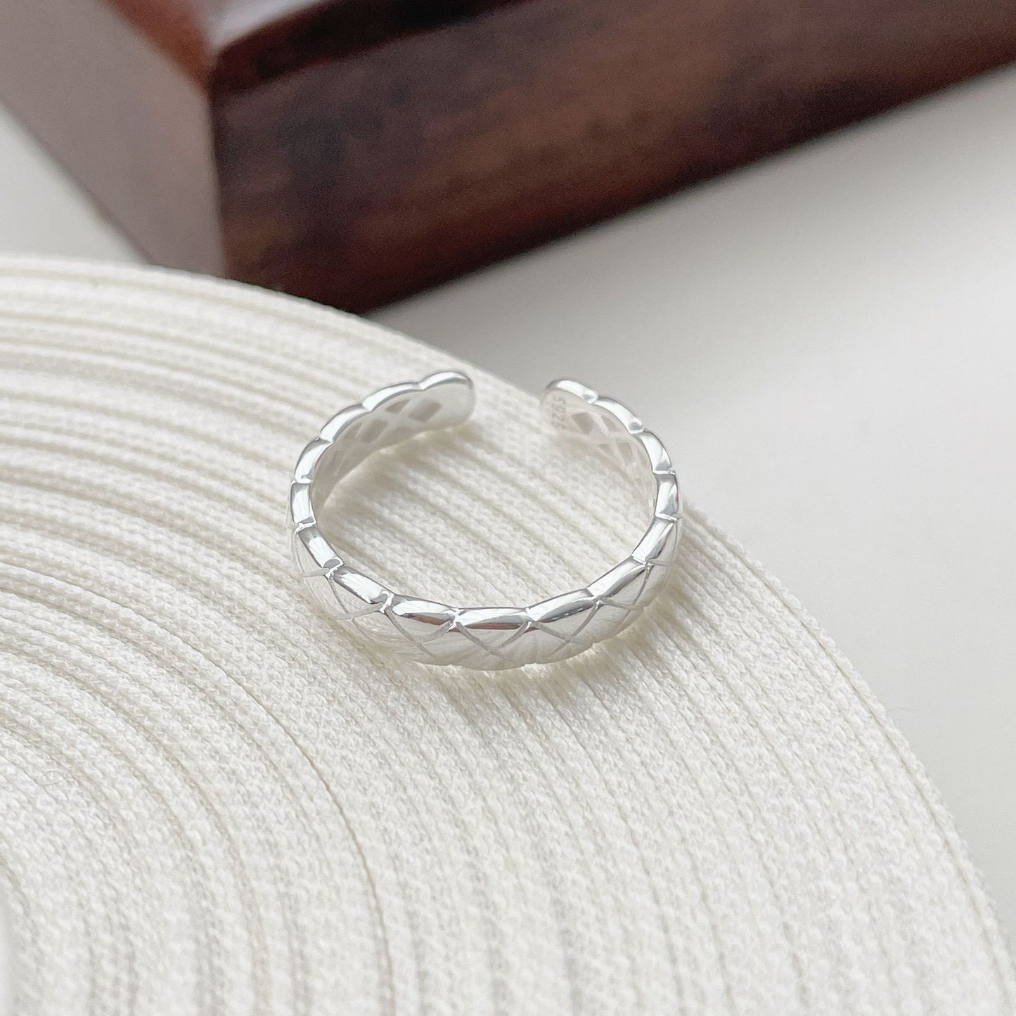 S925 Sterling Silver Diamond Patterned Ring with Female Opening