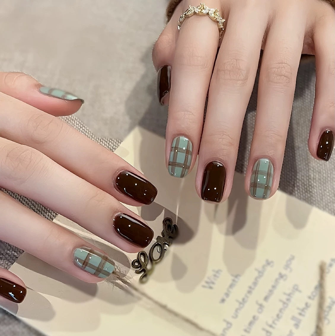 Color Blocking Grid Pattern Appears White, Pure Handmade Wearing Armor, Fake Nails