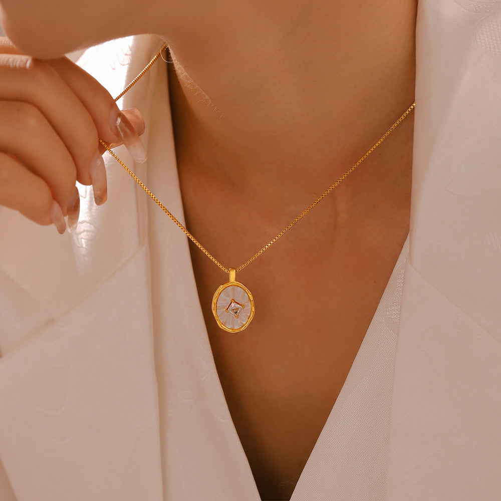 French Retro Oval Inlaid Zircon Copper Pendant, Titanium Steel Lock Chain, 18K Gold-plated Layered Style