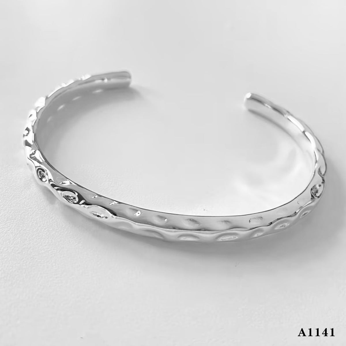 Stackable Irregular Textured Heart-shaped Bracelet Set Made of Stainless Steel Vacuum Plated Bracelet