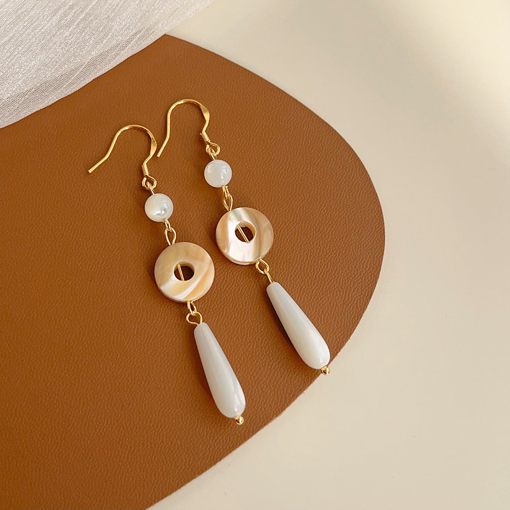 Pendientes de borlas de concha natural hechos a mano para mujer, estilo francés, nicho, pendientes de lujo ligeros, pendientes retro y de alta gama
