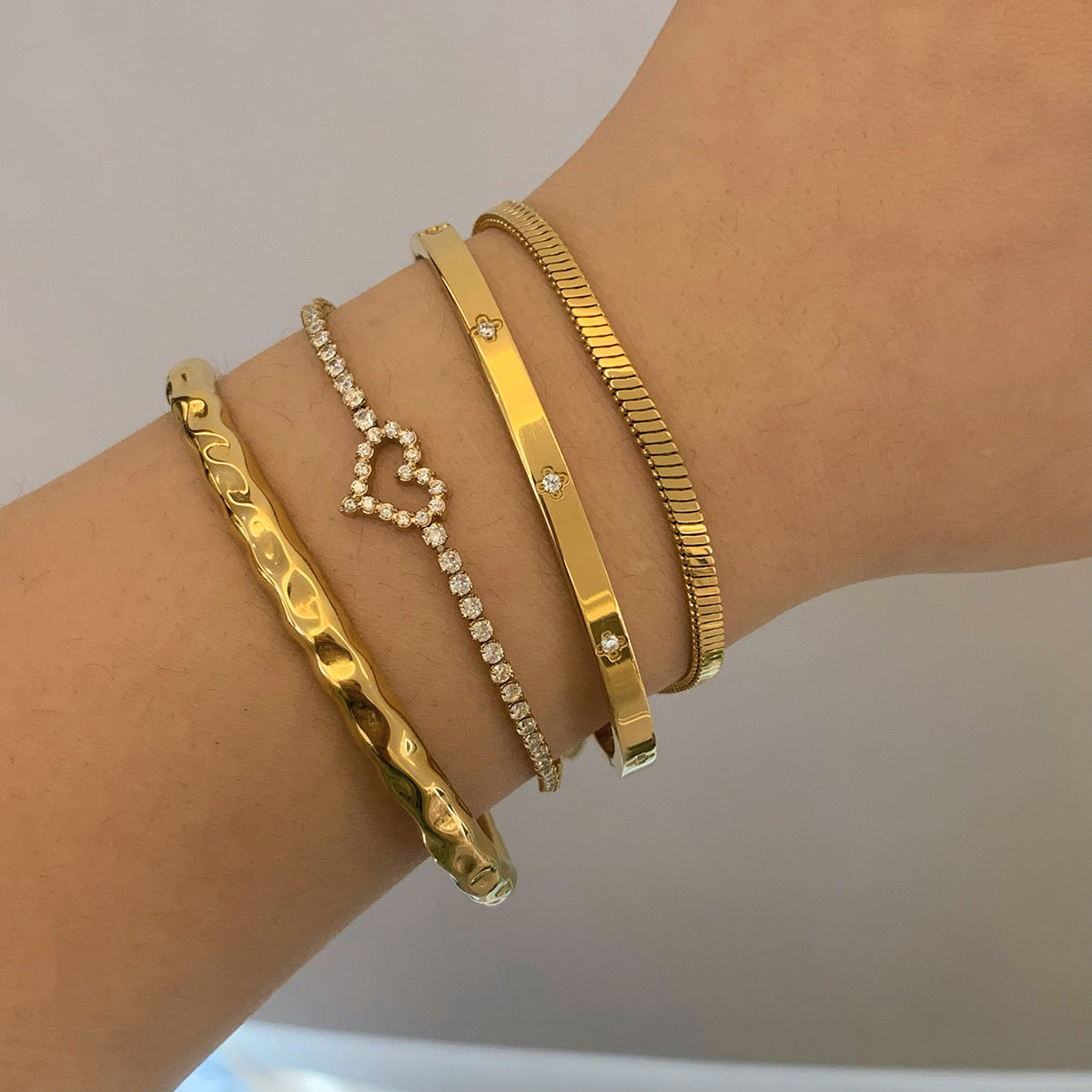 Stackable Irregular Textured Heart-shaped Bracelet Set Made of Stainless Steel Vacuum Plated Bracelet