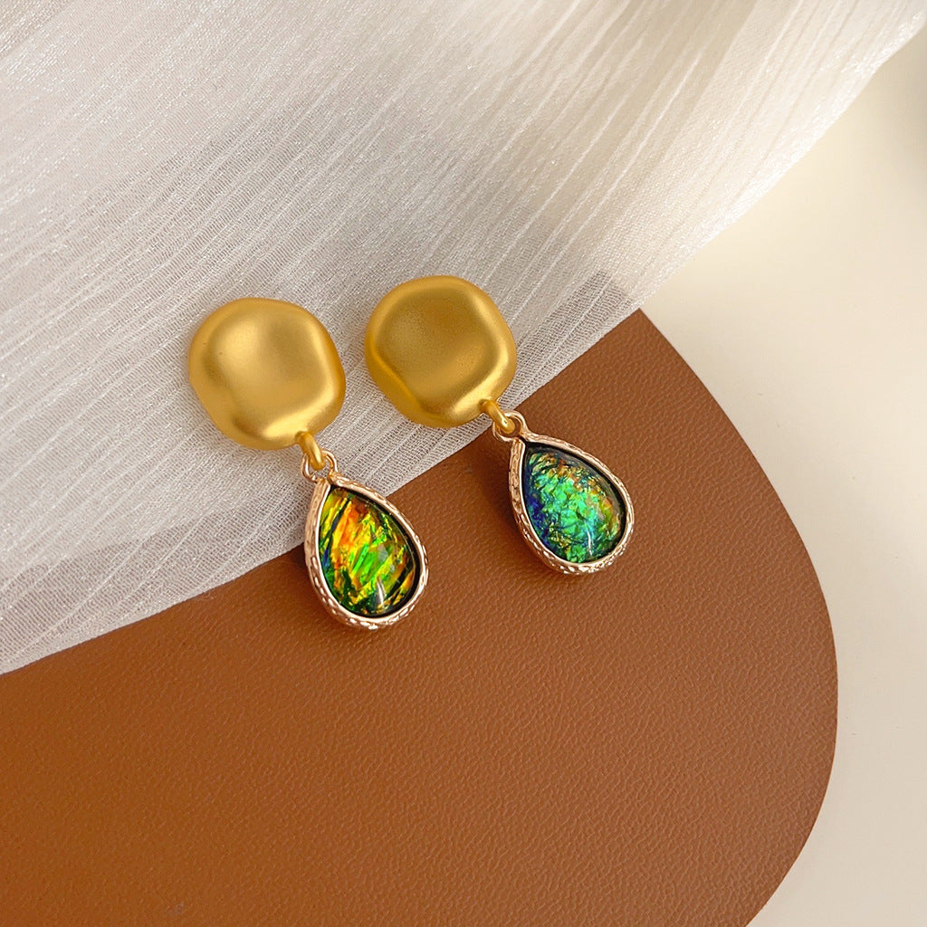 Pendientes de borlas de concha natural hechos a mano para mujer, estilo francés, nicho, pendientes de lujo ligeros, pendientes retro y de alta gama