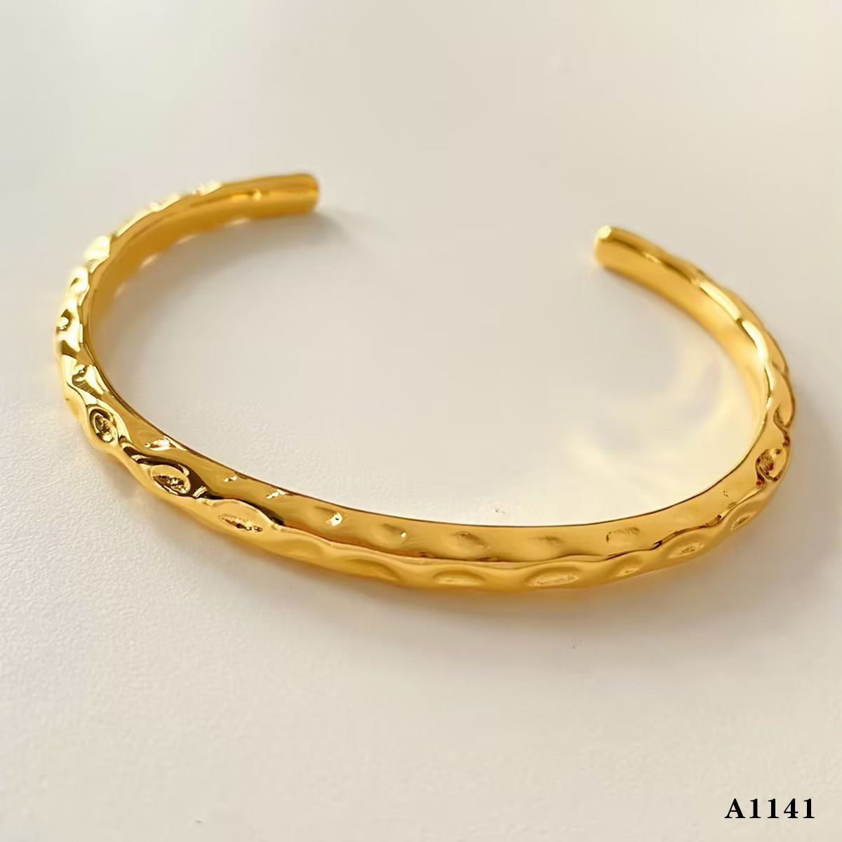 Stackable Irregular Textured Heart-shaped Bracelet Set Made of Stainless Steel Vacuum Plated Bracelet