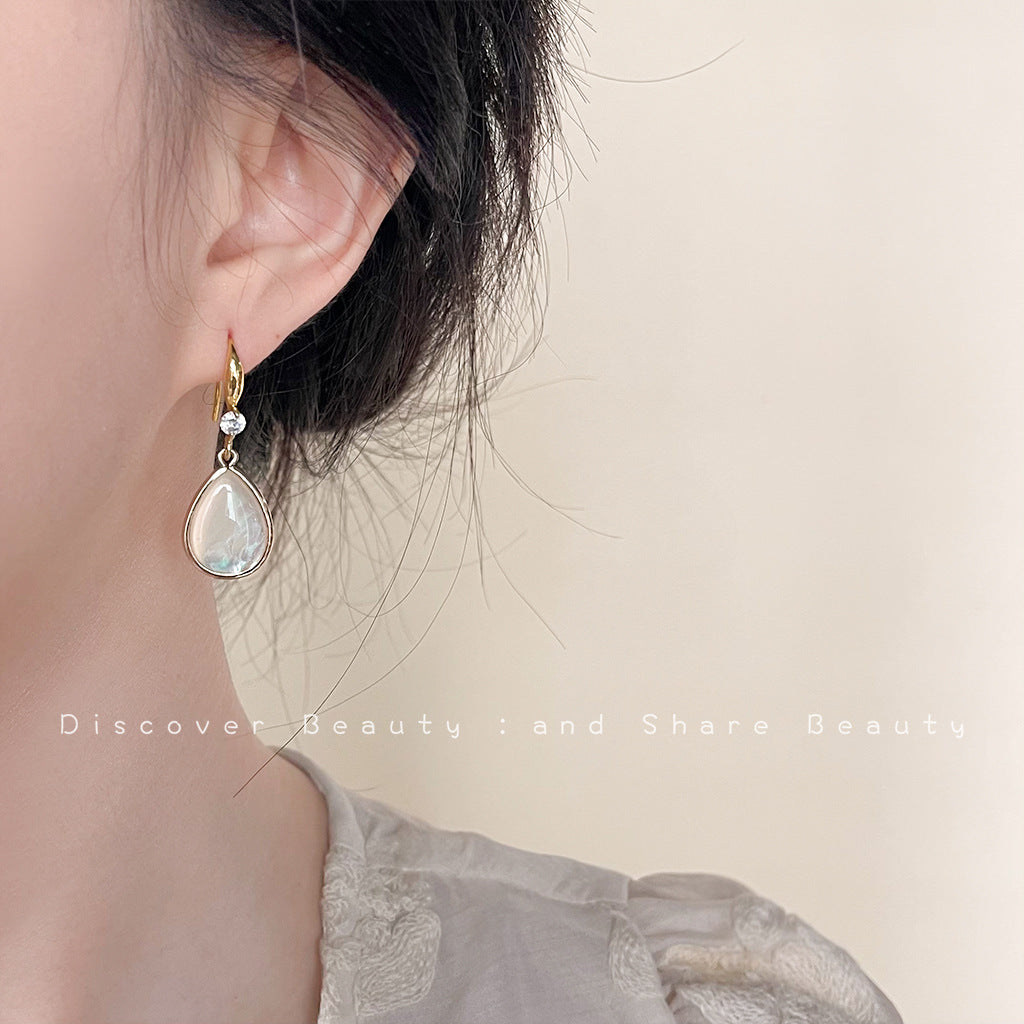 Pendientes de borlas de concha natural hechos a mano para mujer, estilo francés, nicho, pendientes de lujo ligeros, pendientes retro y de alta gama