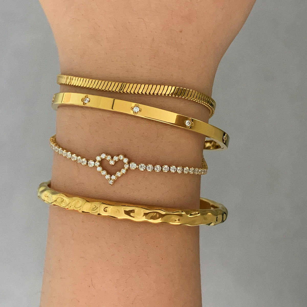 Stackable Irregular Textured Heart-shaped Bracelet Set Made of Stainless Steel Vacuum Plated Bracelet