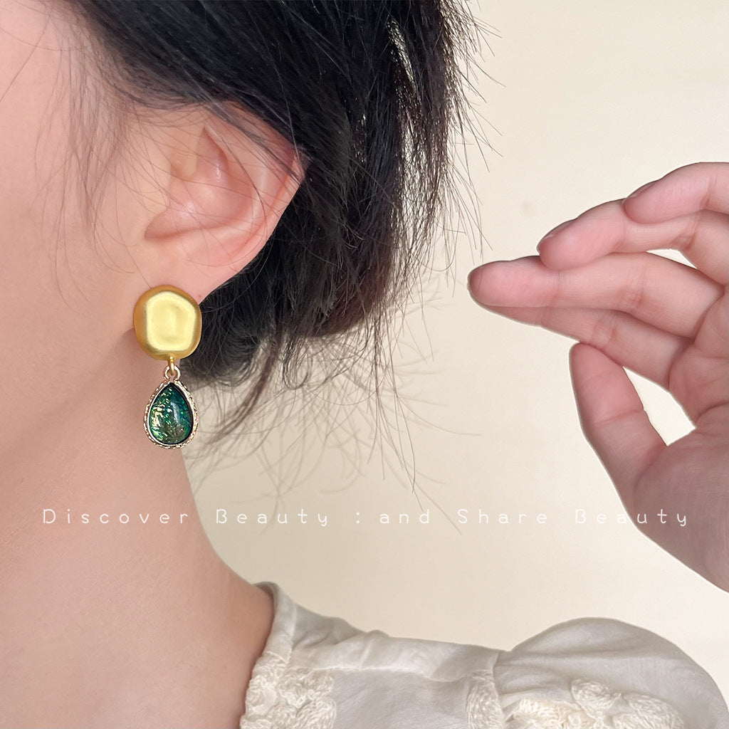 Pendientes de borlas de concha natural hechos a mano para mujer, estilo francés, nicho, pendientes de lujo ligeros, pendientes retro y de alta gama