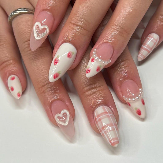 Gentle and Sweet Nail Flakes, Fake Nails, Love Strawberries, Wearing Nail Flakes