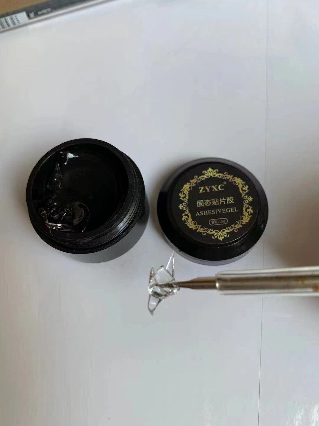 Solid State Nail Patch Adhesive Is Firm and Durable, Without Damaging The Nail. Phototherapy Adhesive