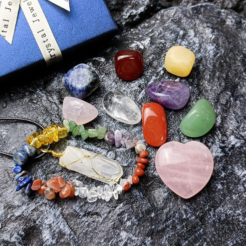 Colgante de cuarzo transparente con forma de corazón de cristal rosa natural y caja negra pulida para sanación Reiki (tamaño: aproximadamente 20 mm)