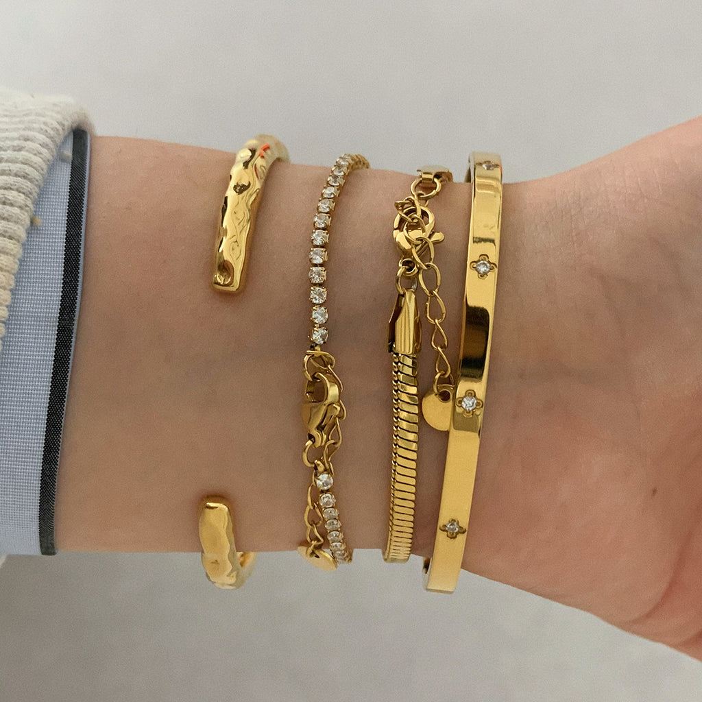 Stackable Irregular Textured Heart-shaped Bracelet Set Made of Stainless Steel Vacuum Plated Bracelet