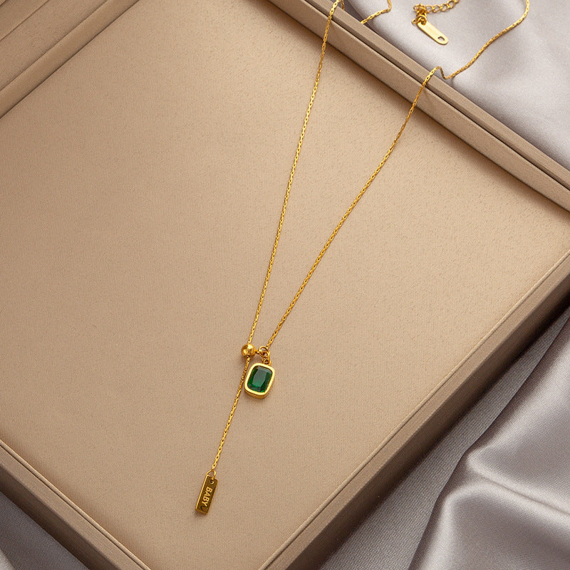 Fashionable Light Luxury Niche Emerald Titanium Steel Necklace with A High-end Feel Collarbone Chain Accessories That Do Not Fade