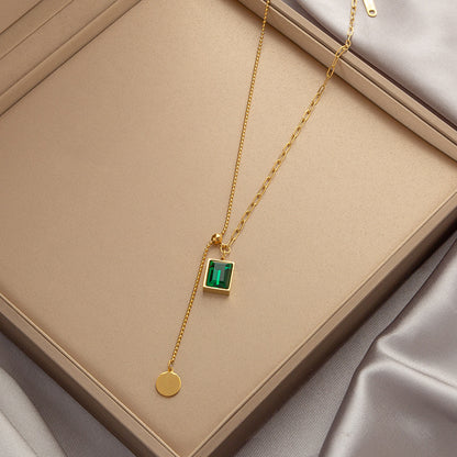 Fashionable Light Luxury Niche Emerald Titanium Steel Necklace with A High-end Feel Collarbone Chain Accessories That Do Not Fade