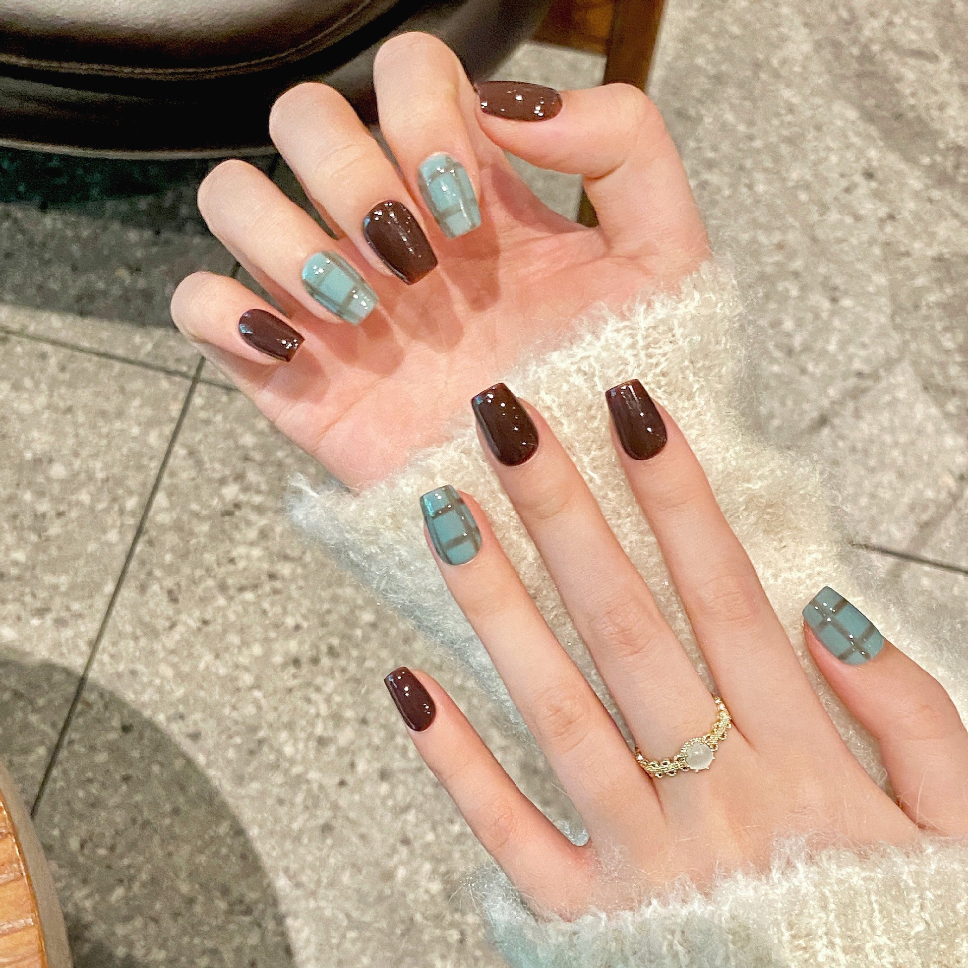 Color Blocking Grid Pattern Appears White, Pure Handmade Wearing Armor, Fake Nails