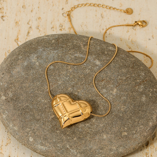 Hollow Plaid Heart-shaped Pendant Necklace, High-quality Stainless Steel Jewelry for Women