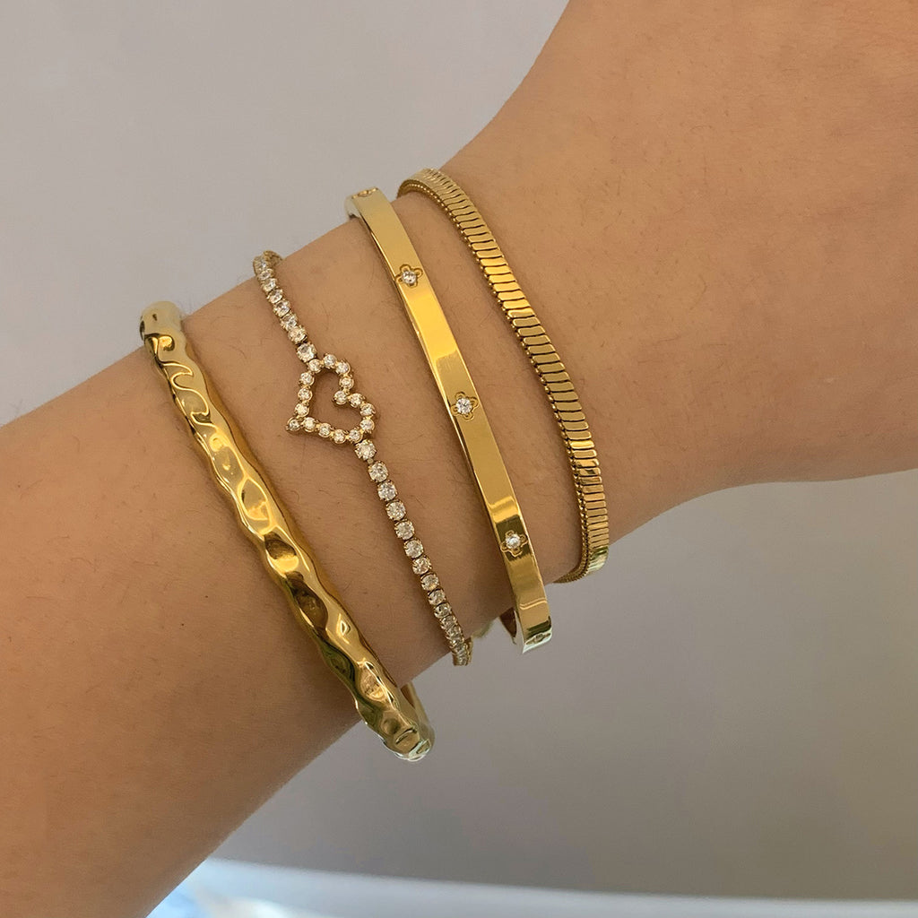 Stackable Irregular Textured Heart-shaped Bracelet Set Made of Stainless Steel Vacuum Plated Bracelet