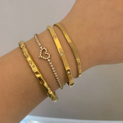 Stackable Irregular Textured Heart-shaped Bracelet Set Made of Stainless Steel Vacuum Plated Bracelet