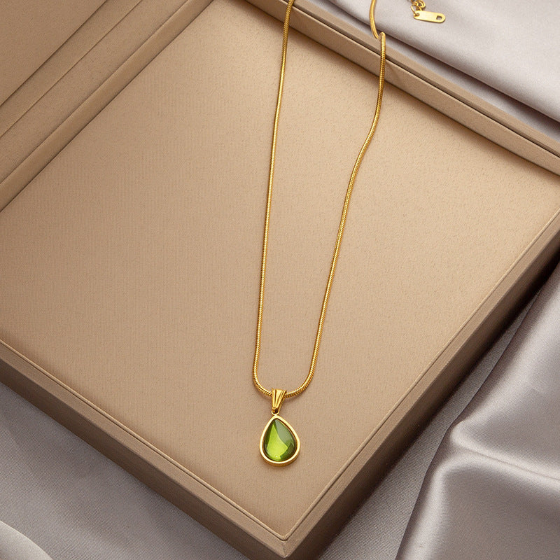 Fashionable Light Luxury Niche Emerald Titanium Steel Necklace with A High-end Feel Collarbone Chain Accessories That Do Not Fade