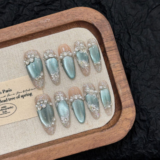 Blue Ice Transparent Cat Eye Set with Diamonds, Light Luxury, White and Pure Handmade Armor