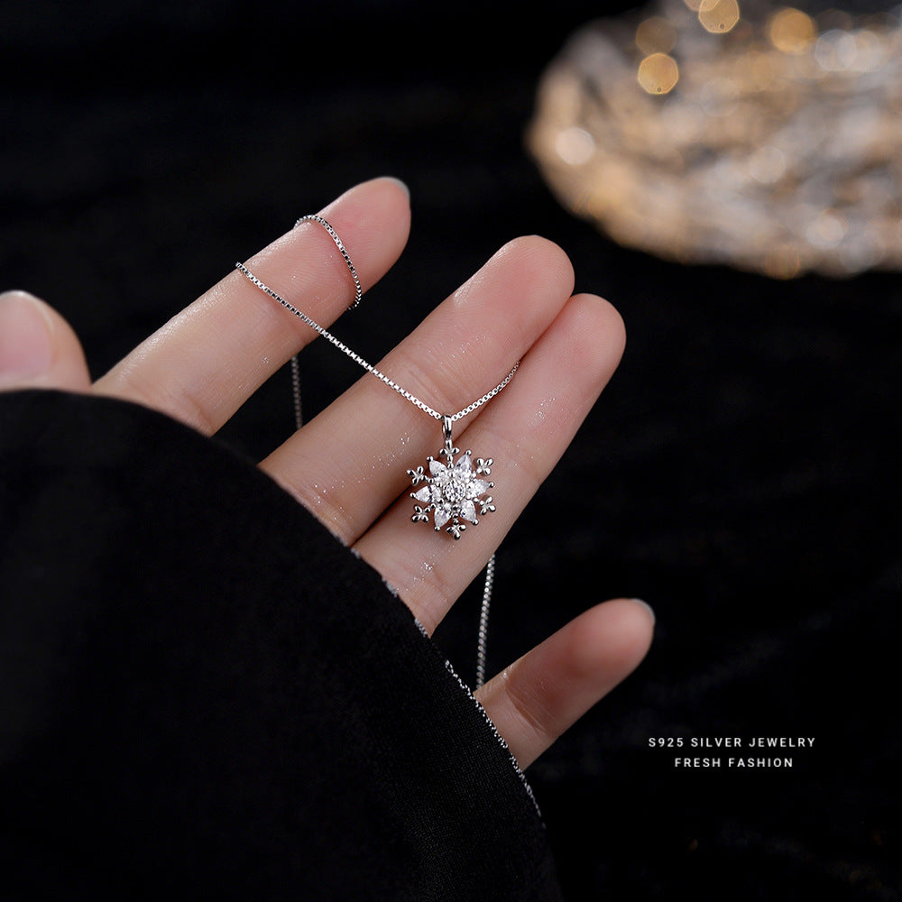 S925 Pure Silver Sparkling Sparkling Diamond Snowflake Necklace for Women's Light Luxury Jewelry Collarbone Chain